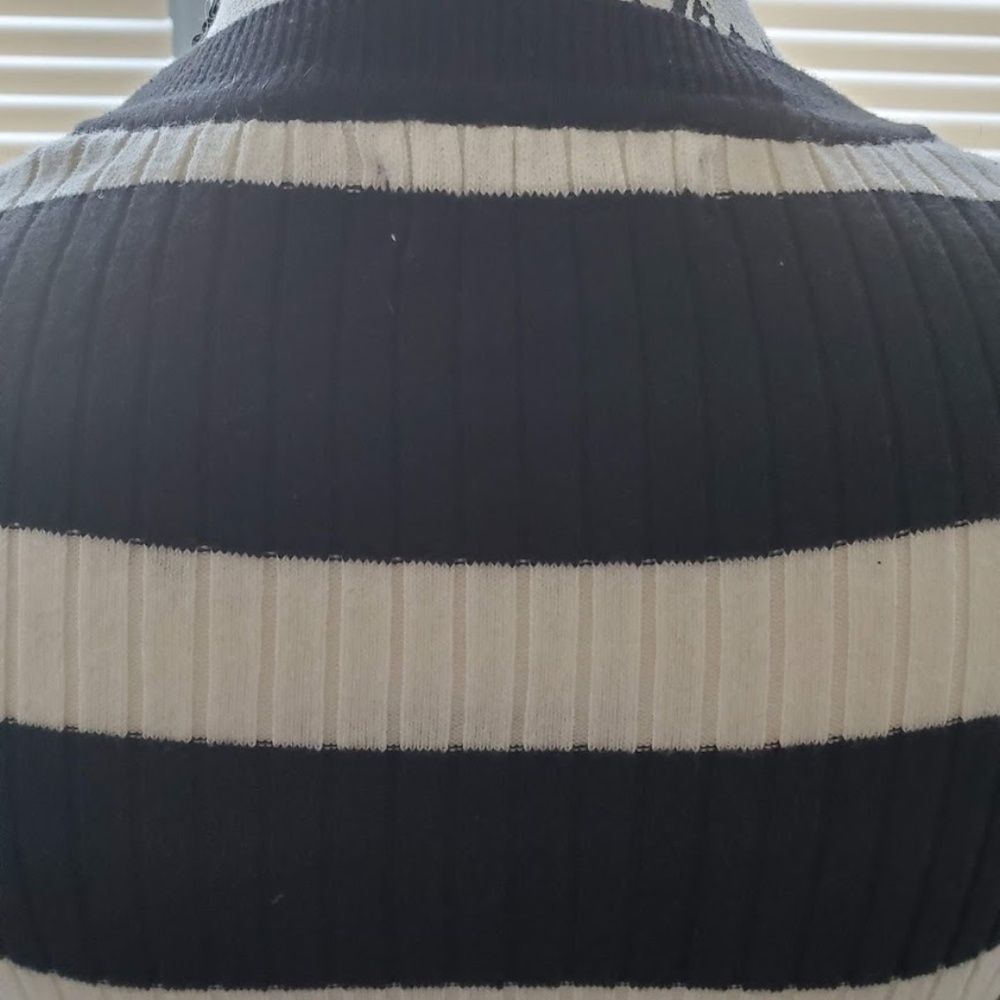 NWT Gap Black and White Pinstripe Sweater - Picture 4 of 8